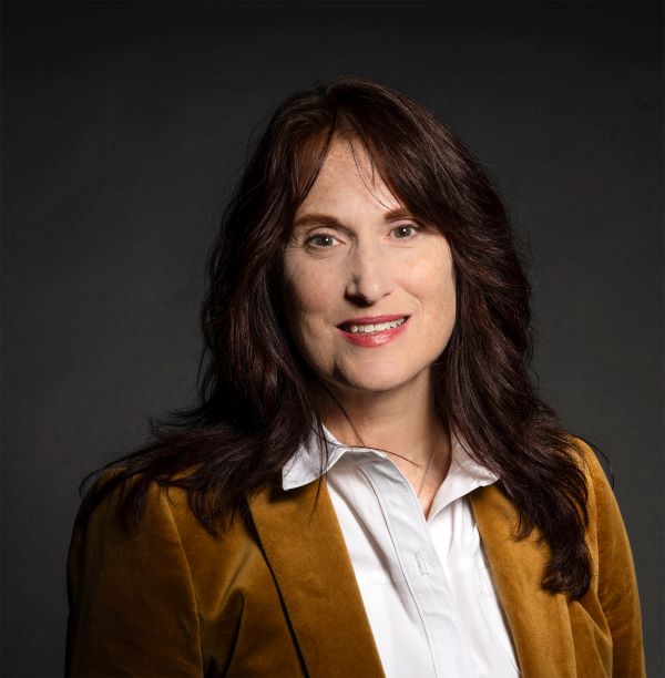 Erica Hoelscher headshot