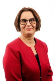 headshot of Claudia Petrescu